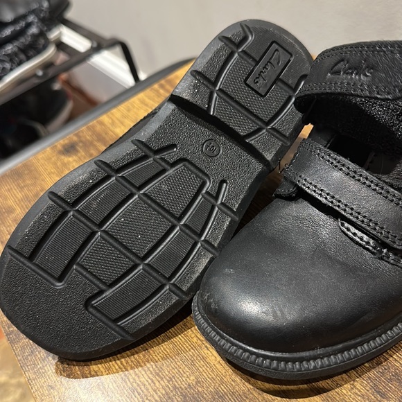 Clarks kids formal dress shoes - real leather 10 1/2 - black with straps